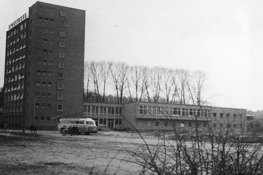Das frisch gebaute Sportforum um 1970